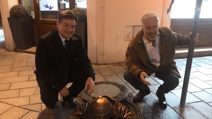 Komunikáciu Lajčáka s Epsteinom vnímajú negatívne 2 z 3 Slovákov, ukázal nový prieskum