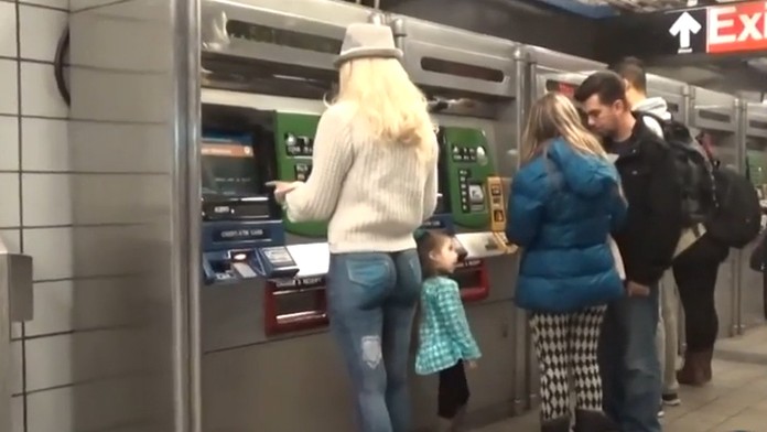 Naha modelka v New Yorku.