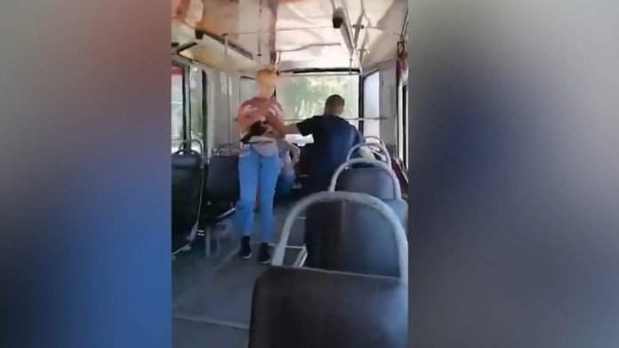 Žene po pravidelnej návšteve solária zostala v nose diera. Zistili jej rakovinu