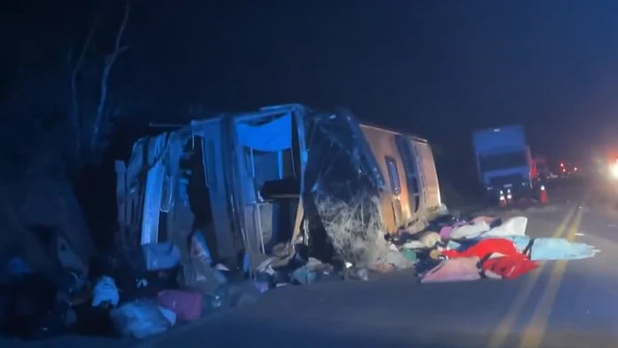 VIDEO: Mimoriadne tragická nehoda autobusu v Brazílii. O život prišlo najmenej 17 ľudí