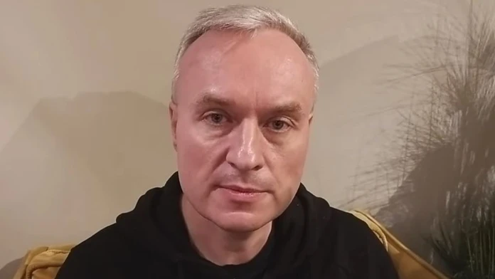 Bývalý viceprezident banky Gazpromu utiekol z Ruska na Ukrajinu. So zbraňou bude chrániť vlasť, v ktorej sa narodil