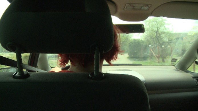 Išla žena na červenú?