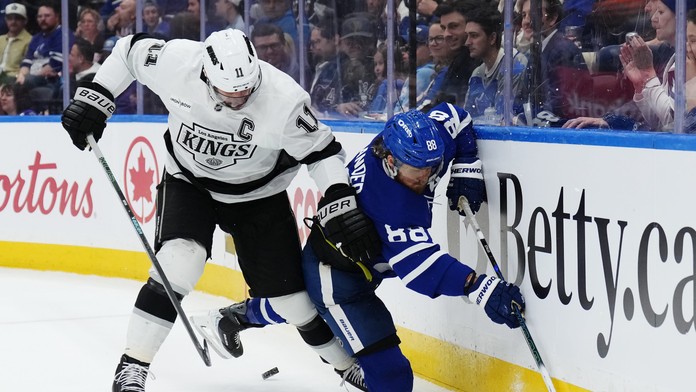 VIDEO: Jubilejný zápas Nylandera výhru Torontu nepriniesol. John Gibson nedochytal duel proti bývalému tímu