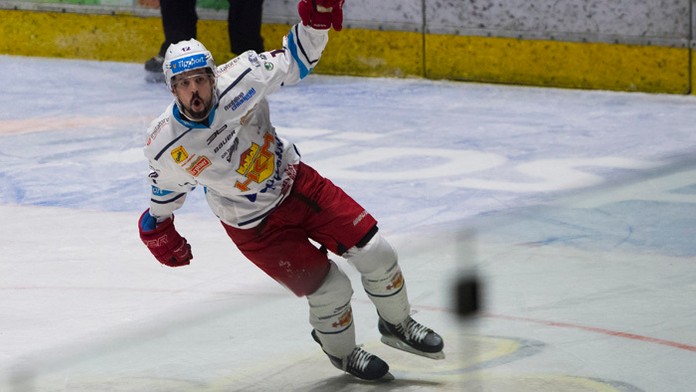 Na snímke Tim Coffmann (Zvolen) sa raduje z gólu.