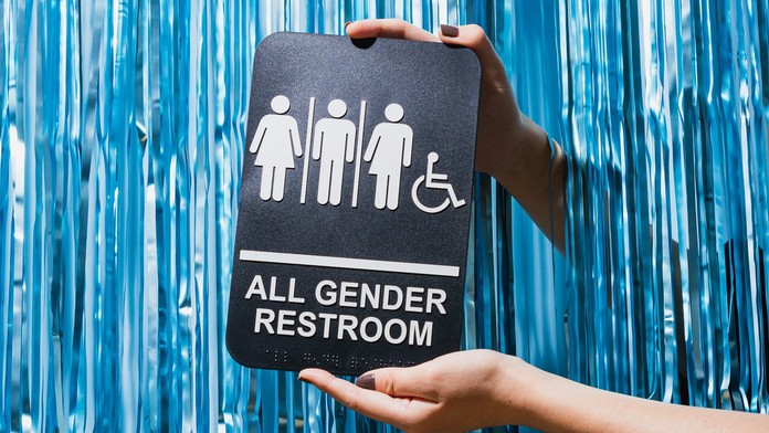 Gymnázium v Čechách zaviedlo nebinárne toalety. Doba sa mení, hovorí riaditeľka školy