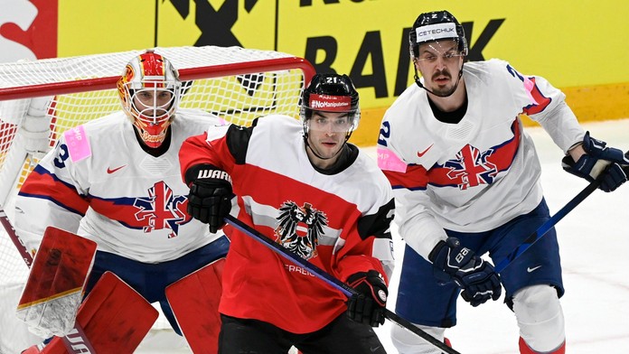 Rakúšania predviedli famózny obrat. V poslednej tretine nasúkali Britom až päť gólov a poslali ich do B-kategórie