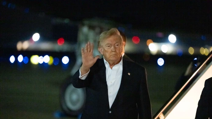 Záhadná výmena Air Force One: Trump musel na naliehanie Tajnej služby presedlať do starého lietadla