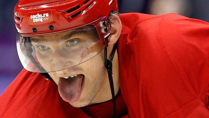 Ruský hokejista Alexander Ovečkin počas tréningu na ZOH 2014 v Soči