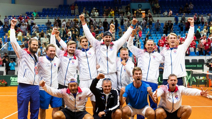 Tenista Norbert Gombos sa teší po výhre nad Švajčiarskom v 1. skupine euroafrickej zóny Davis cupu.