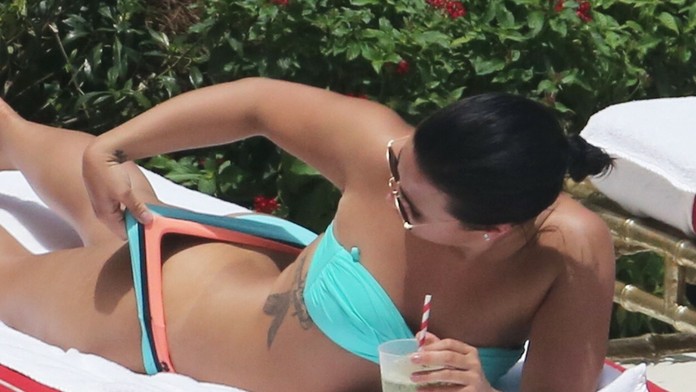 Bojovala s bulímiou, teraz je tak akurát. Demi a jej krásne krivky v bikinách