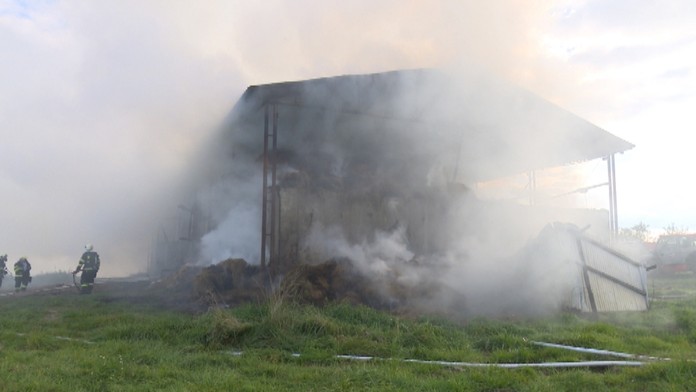 Senník úplne vyhorel.