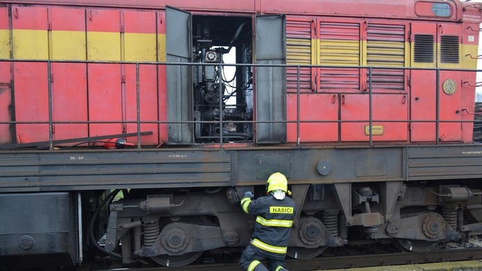 Ďalší incident na železnici. Na východe Slovenska horel rušeň