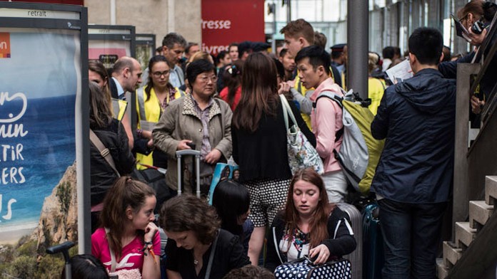 Ľudia čakajú na vlaky Eurostar.