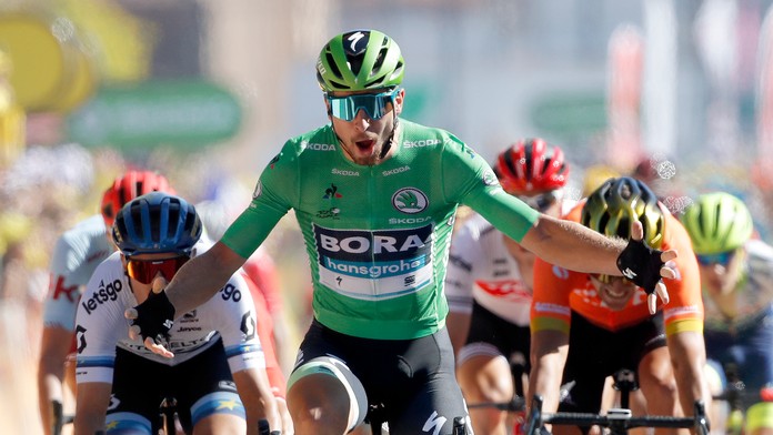 Na archívnej snímke z mája 2014 zľava Marko Milinkovič a Róbert Matejka zo Slovana oslavujú gól proti Zlatým Moravciam.