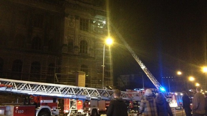 Požiar budovy Národního muzea v Prahe.