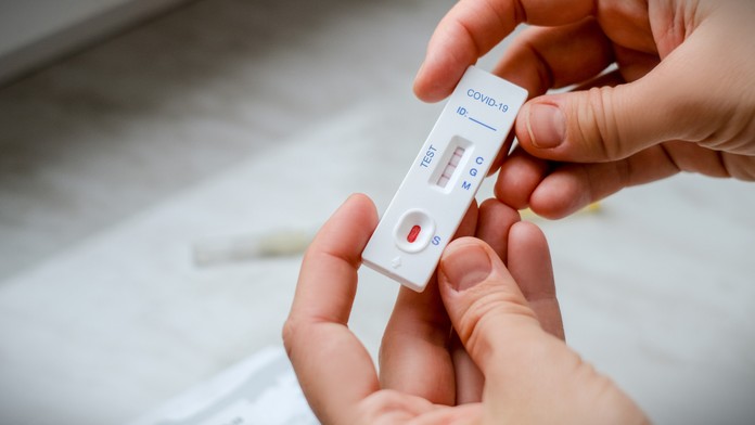 Ďalší variant ochorenia COVID-19. Je ľahšie prenosný ako tie predošlé