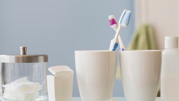 Vaša zubná kefka môže byť útočiskom baktérií. Ako ju udržať čistú?