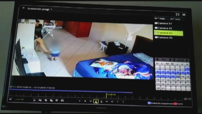 Opatrovateľka týrala ročného chlapca.