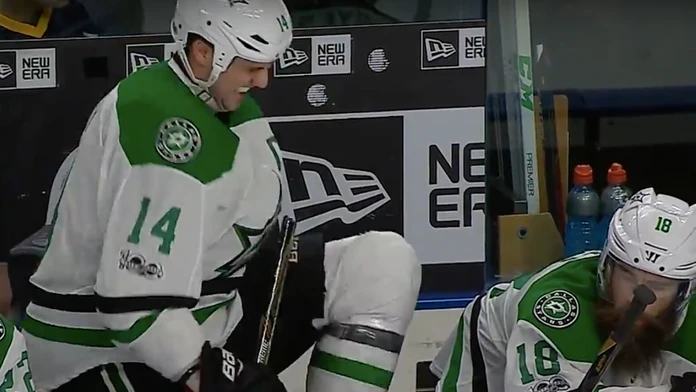 Frustrovaný Jamie Benn zlomil svoje fokejky
