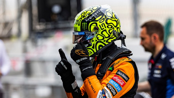 Max Verstappen nebude štartovať z prvej pozície. Pole position si vyjazdil nadšený Norris