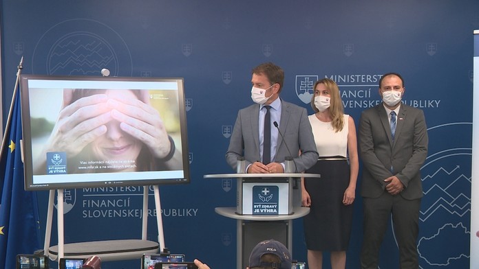 Igor Matovič predstavuje kampaň na propagáciu očkovacej lotérie.