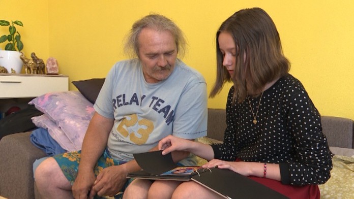 Nelka so starým otcom Petrom Ďuratným.