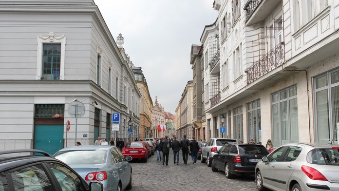 Bratislava nebude spočiatku všetky porušenia chodníkovej novely riešiť pokutami