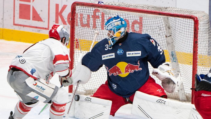 Marc -Olivier Roy v zápase Bratislavy Capitals proti Salzburgu. 
