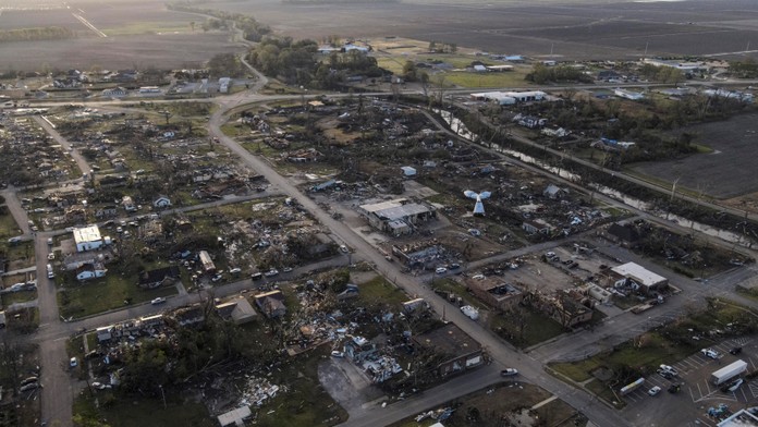 Počet obetí ničivého tornáda v USA stúpol na 26. Živel vyčíňal v ôsmich štátoch