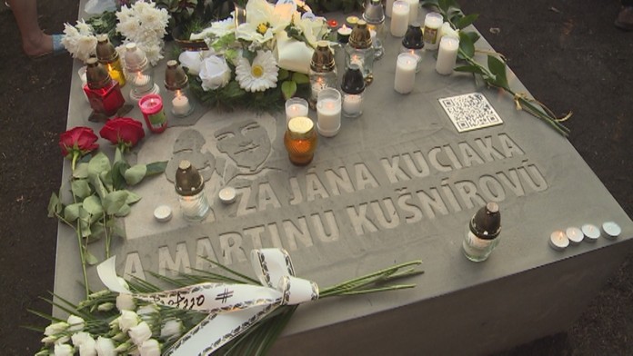 Pomník Jána Kuciaka a Martiny Kušnírovej.