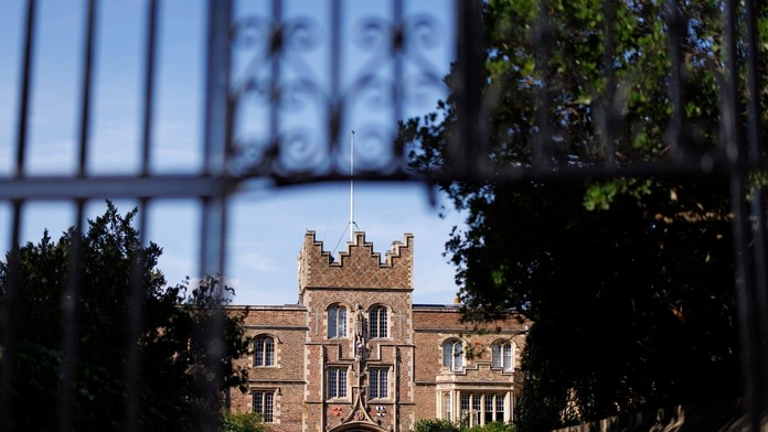 Škandál, ktorý vzbudil veľkú pozornosť, má tragický koniec. Exprofesora Cambridgeskej univerzity našli mŕtveho