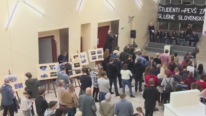 Pamiatku Jána Kuciaka a Martiny Kušnírovej si uctili bratislavskí vysokoškoláci.