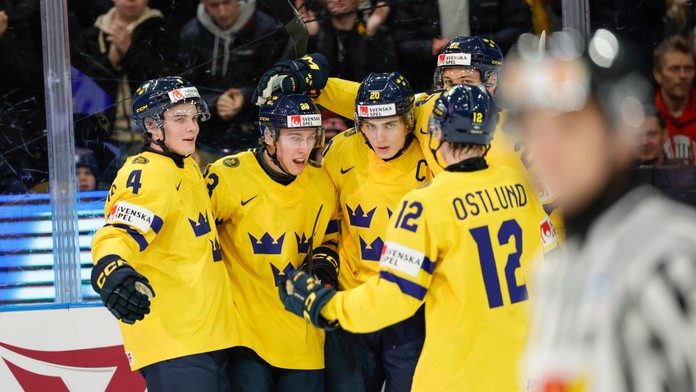 Domáce Švédsko sa vytrápilo, ale postupuje. Američania vyzvú v semifinále Fínsko