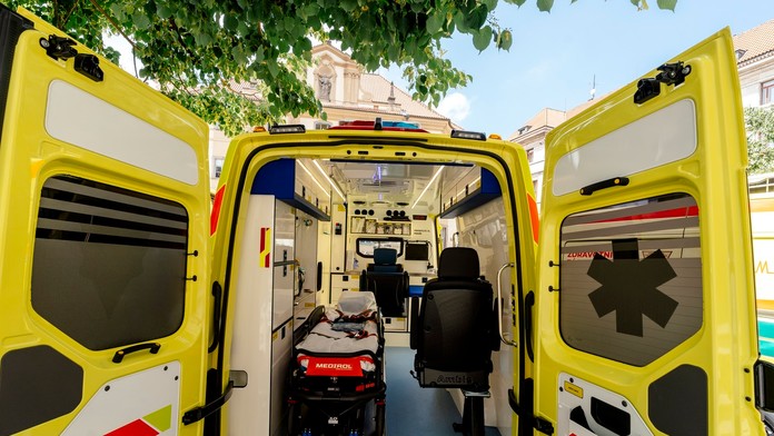 Dráma v pražskej škole: Študentka skončila v nemocnici po páde z okna