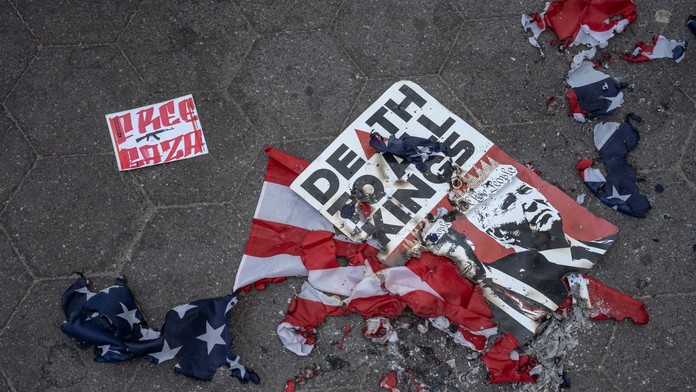 Spojené štáty sú v kritickom bode. Pohľad do histórie nám hovorí, že čierny scenár je pravdepodobnejší