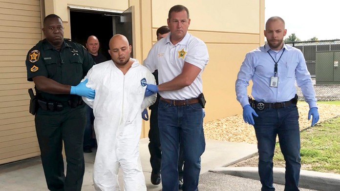 Útočník Bryan Riley, 33-ročný bývalý príslušník Námornej pechoty Spojených štátov.