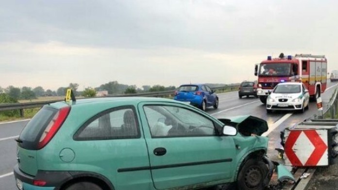 Policajti na mieste nehody.