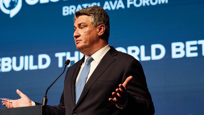 Chorvátsky prezident skritizoval Západ za sľúbené dodávky tankov na Ukrajinu