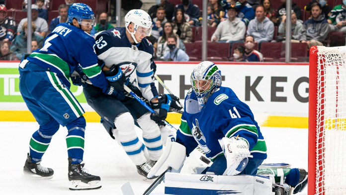 Slovenský hokejový brankár v drese Vancouveru Canucks Jaroslav Halák.