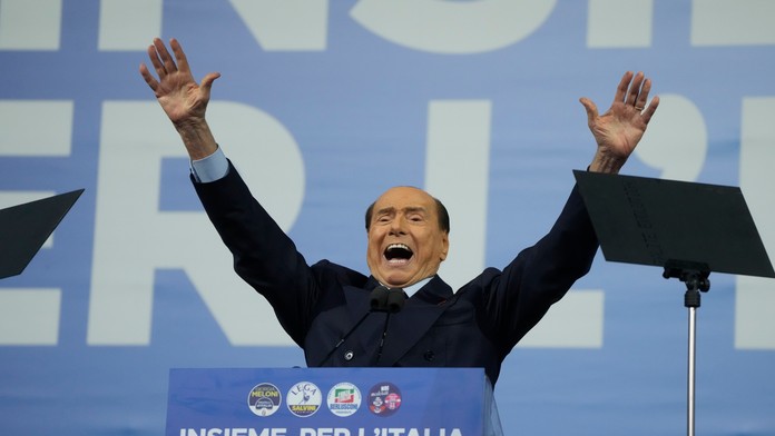 Berlusconi sa zastal Putina: K spusteniu vojny na Ukrajine vraj šéfa Kremľa dotlačili