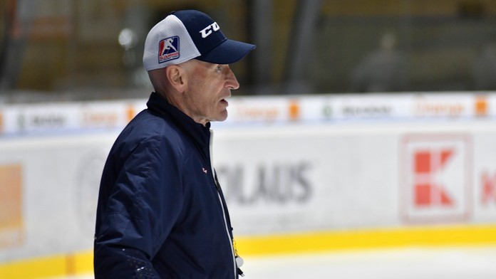 Tréner slovenskej reprezentácie Craig Ramsay.