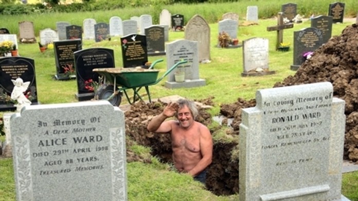 Usmievajúci sa hrobár