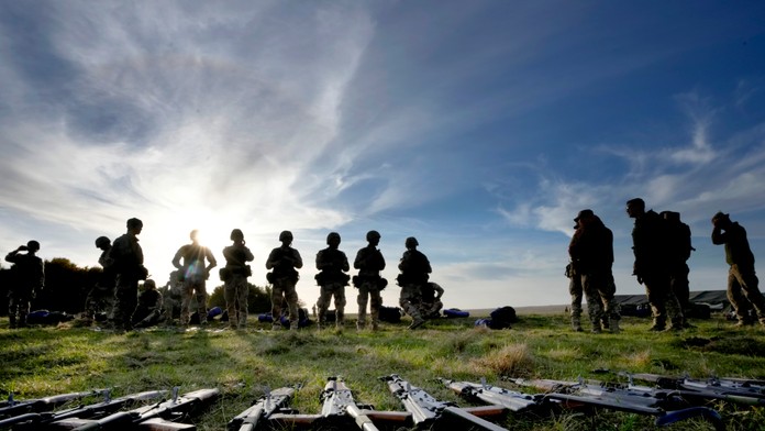 Slovensko pomôže vo výcviku ukrajinských vojakov, prezradil minister Káčer