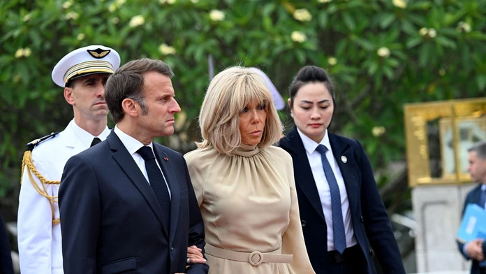 Francúzsky prezident Emmanuel Macron s manželkou 
