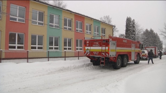 Na miesto privolali hasičov.