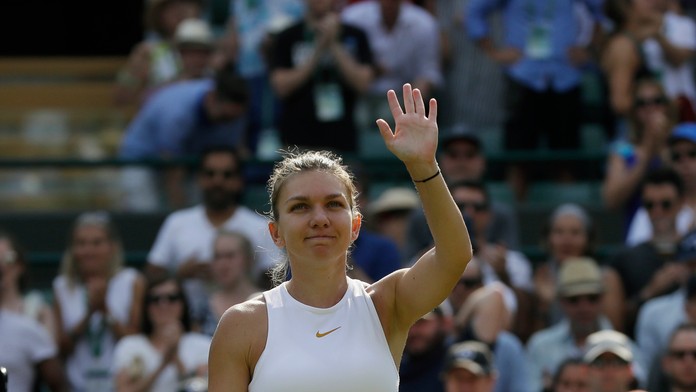 Rumunka Simona Halepová sa teší z triumfu vo Wimbledone 2018.