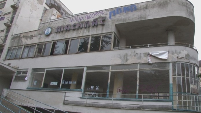 Kontajnery pod hradom