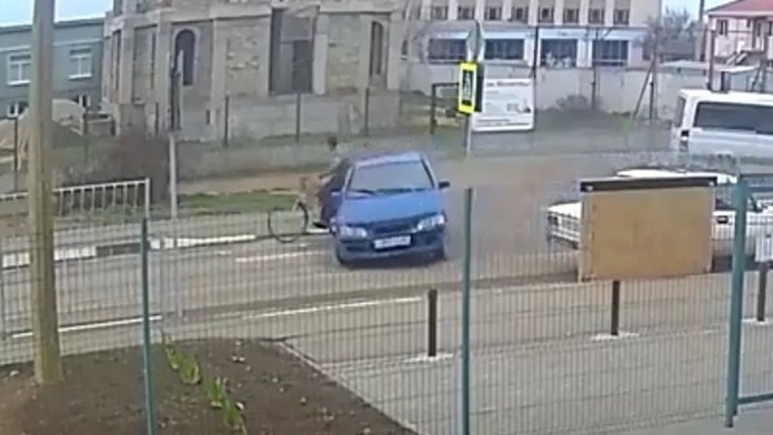 Moment tesne pred zrážkou auta s cyklistom..jpg