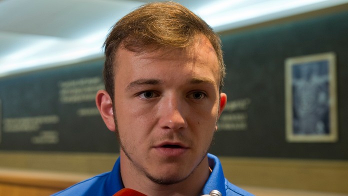 Na snímke slovenský futbalový reprezentant Miroslav Káčer počas brífingu s novinármi.