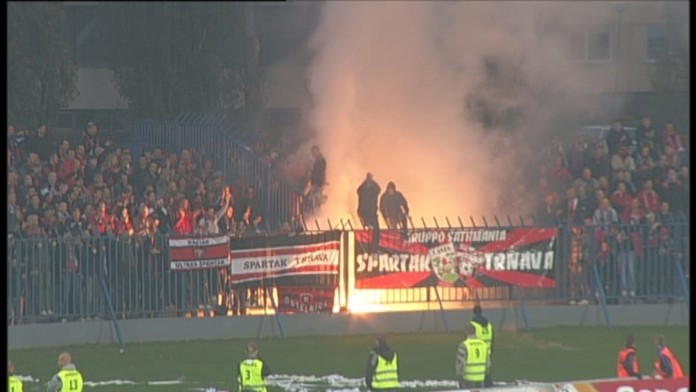 Takéto zábery z futbalu sú už možno minulosťou